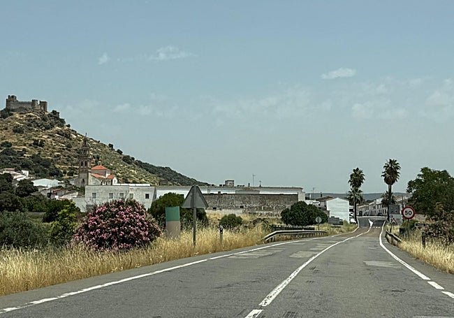 Firme en mal estado cerca de Burgillos, en la EX-112.