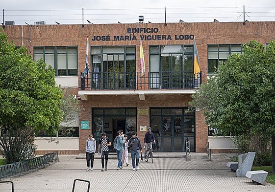 Estudiantes en uno de los centros de la Universidad de Extremadura.