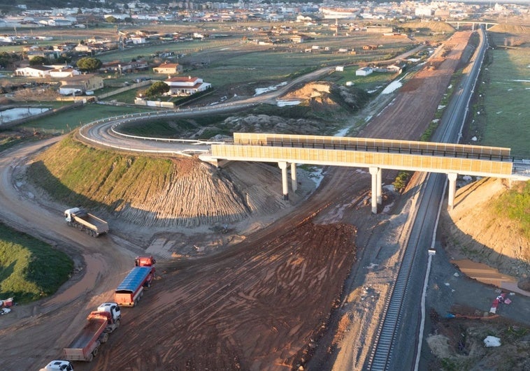 Renfe empleará 74 autobuses para el traslado de viajeros por un nuevo corte en Navalmoral de la Mata