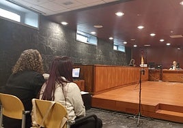 Los dos acusados hacen frente a los 49 años de cárcel que les pide la Audiencia Provincial.