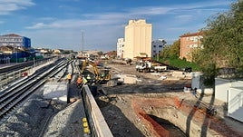 Trabajos del tren de altas prestaciones en la zona de la estación.