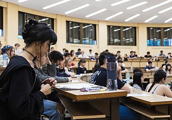 Estudiantes extremeños durante la PAU del pasado junio.