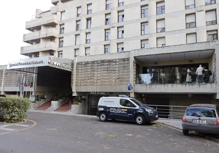 Muere un cliente al precipitarse desde el hotel Zurbarán