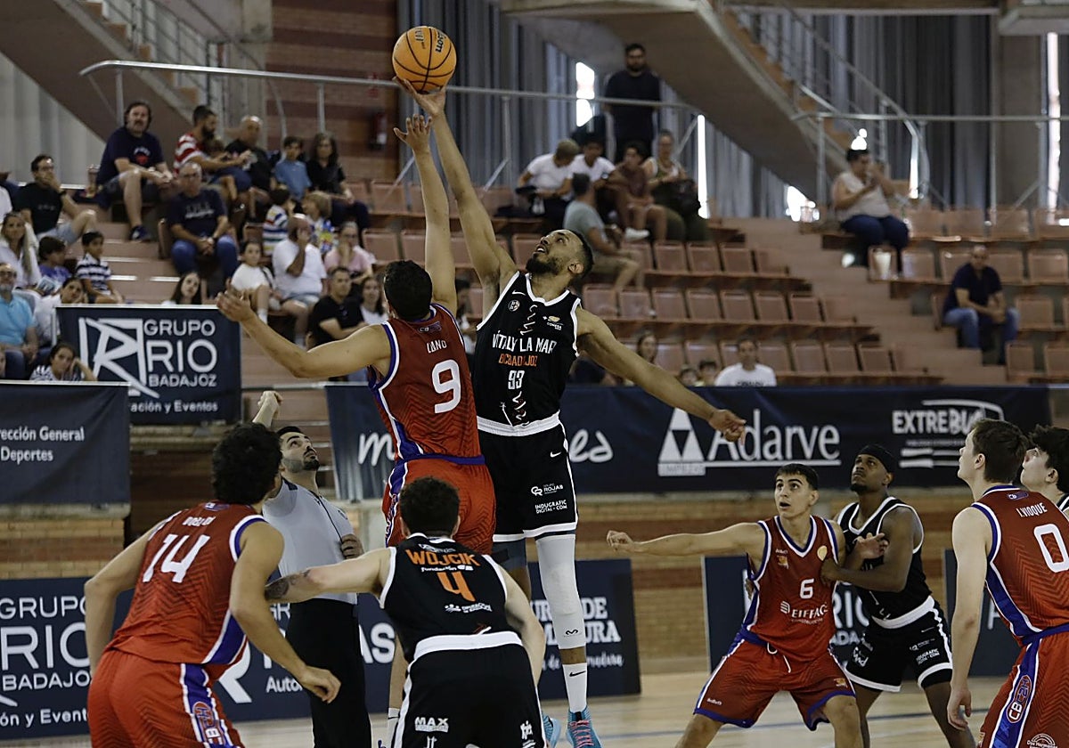 Álex Young será baja.