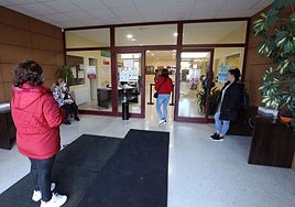 Entrada a la Delegación de Servicios Sociales, en el Estadio Romano.