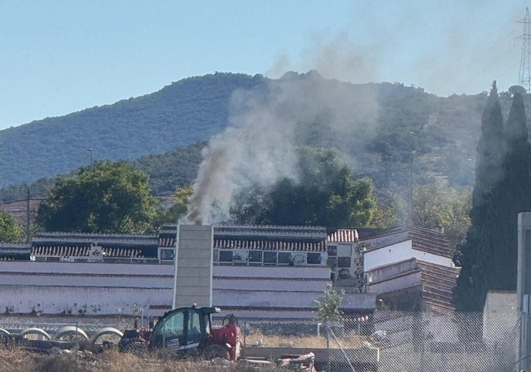 El PSOE pide investigar si las emisiones de humo y olores del crematorio del cementerio de Cáceres cumplen la normativa