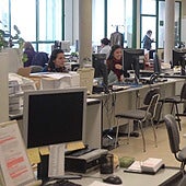 Imagen de archivo de trabajadores en oficinas de la Junta.