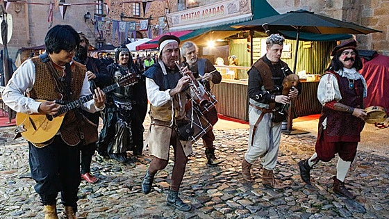 El Mercado Medieval de Cáceres tendrá 200 puestos, espectáculos de luz y sonido y conciertos más grandes