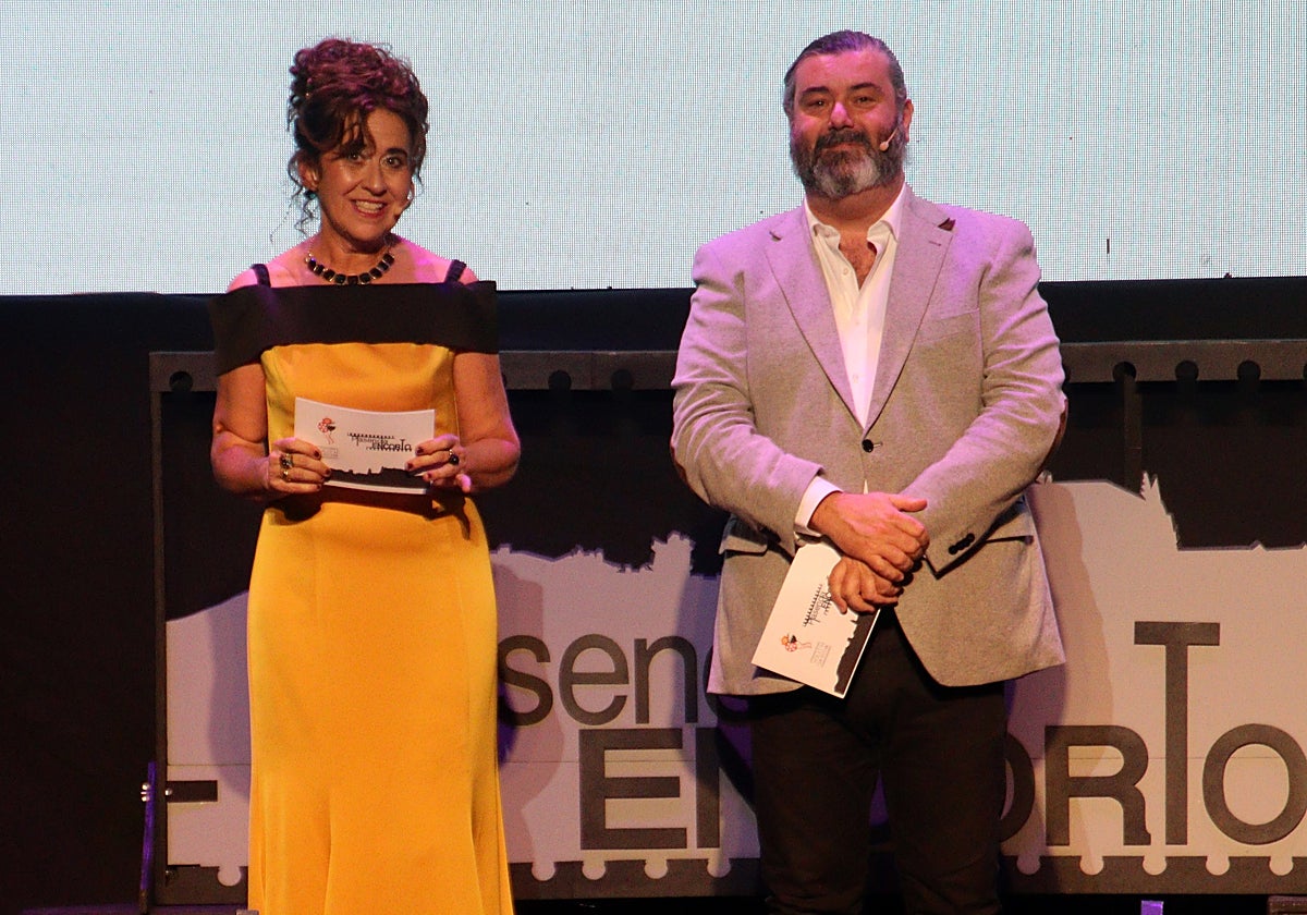 Los actores Amparo Santolino y Chema Trujillo presentaron gala de premios.
