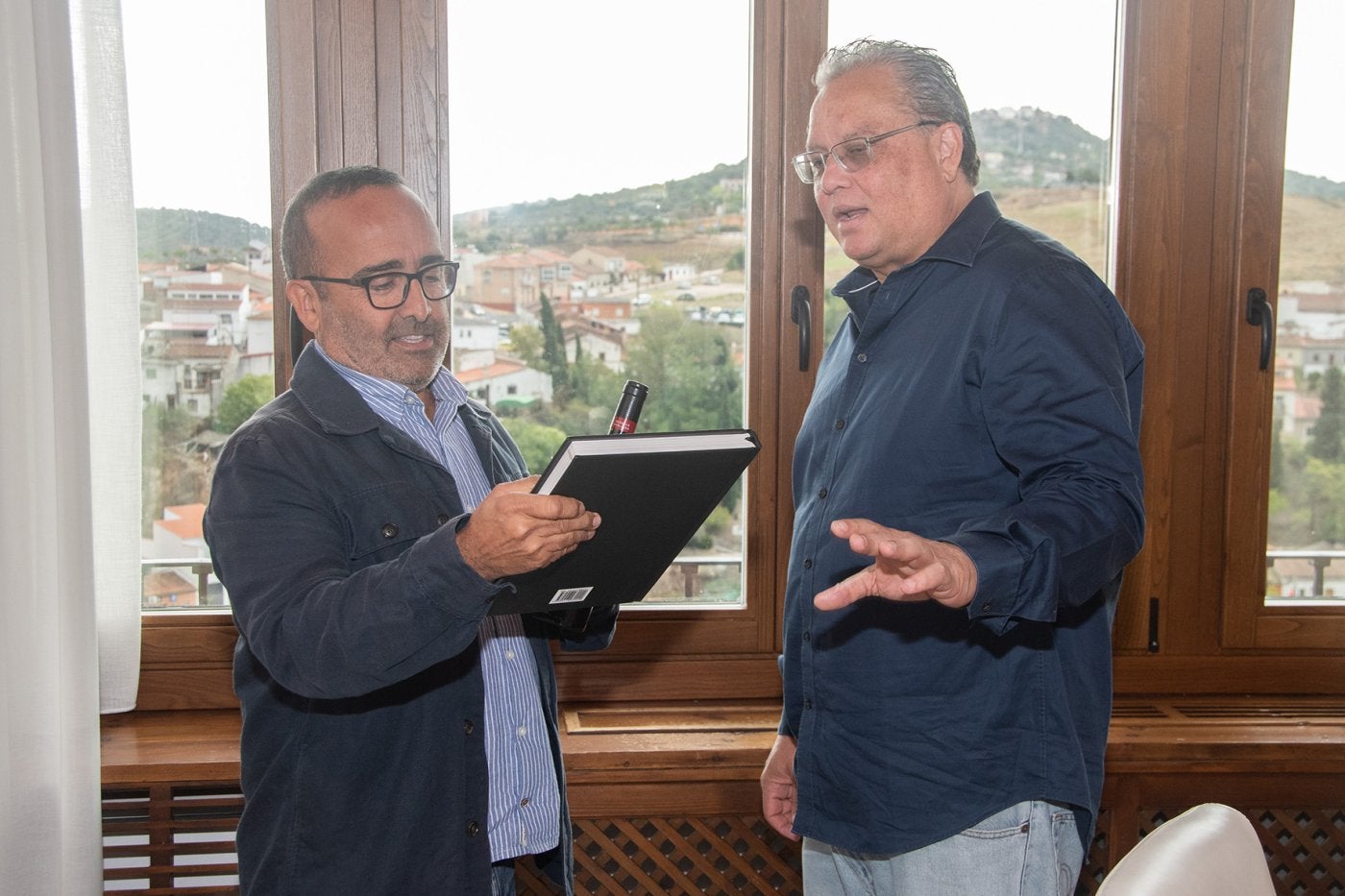 Miguel Ángel Morales con Rubens Barbery en la Diputación.