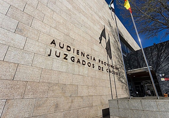 El juicio tendrá lugar este martes en la Audiencia Provincial de Cáceres.