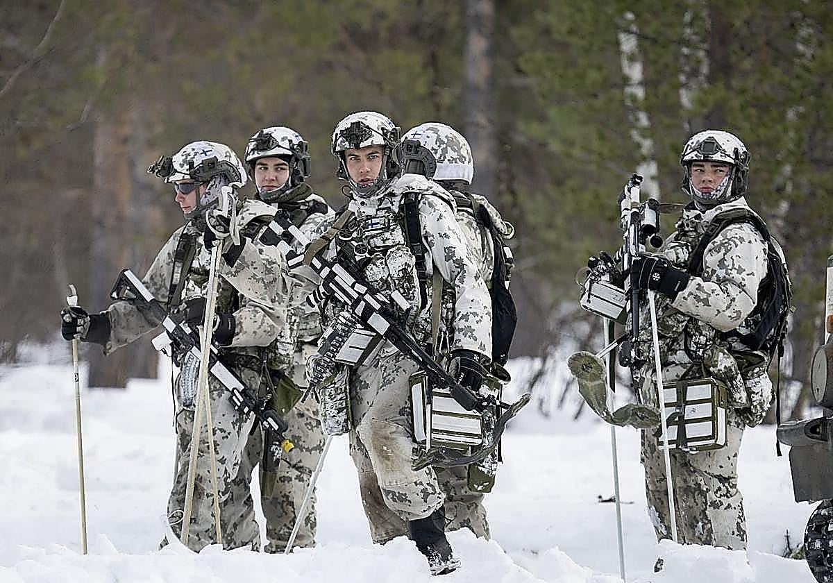 Maniobras tácticas de los equipos de la OTAN, en Finlandia.