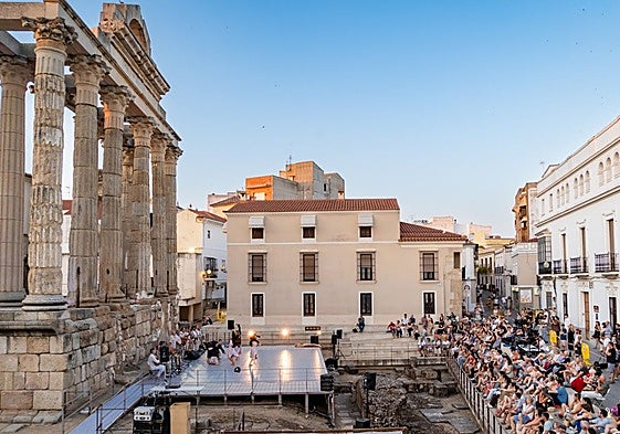 Espectáculo de danza en el Templo de Diana dentro de la programación del Festival de Mérida.
