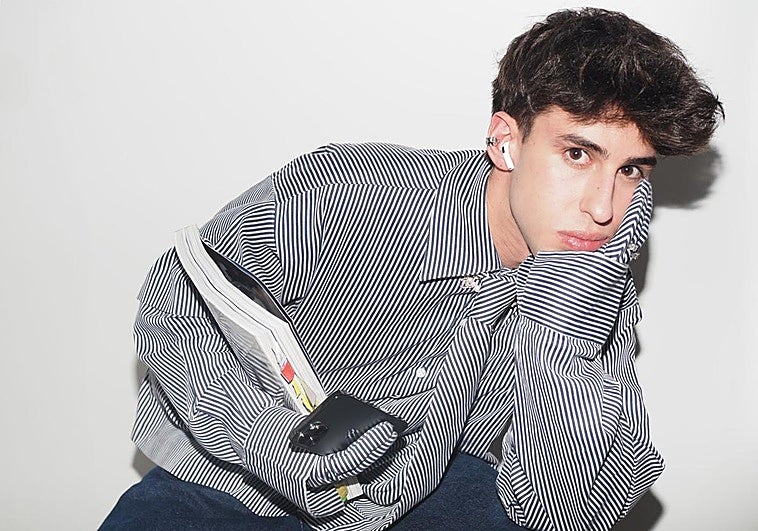 De la calma de un pueblo a conquistar pasarelas: así es el diseñador extremeño Rubén Murga