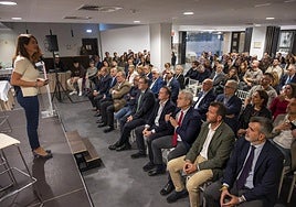 La periodista Isabel Aguilar fue la encargada de presentar la ceremonia.