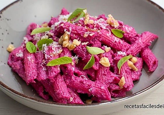 Pasta rosa con remolacha y ricotta