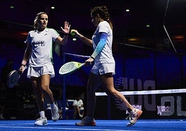Ariana Sánchez y Paula Josemaría en su partido de octavos en Dubái.