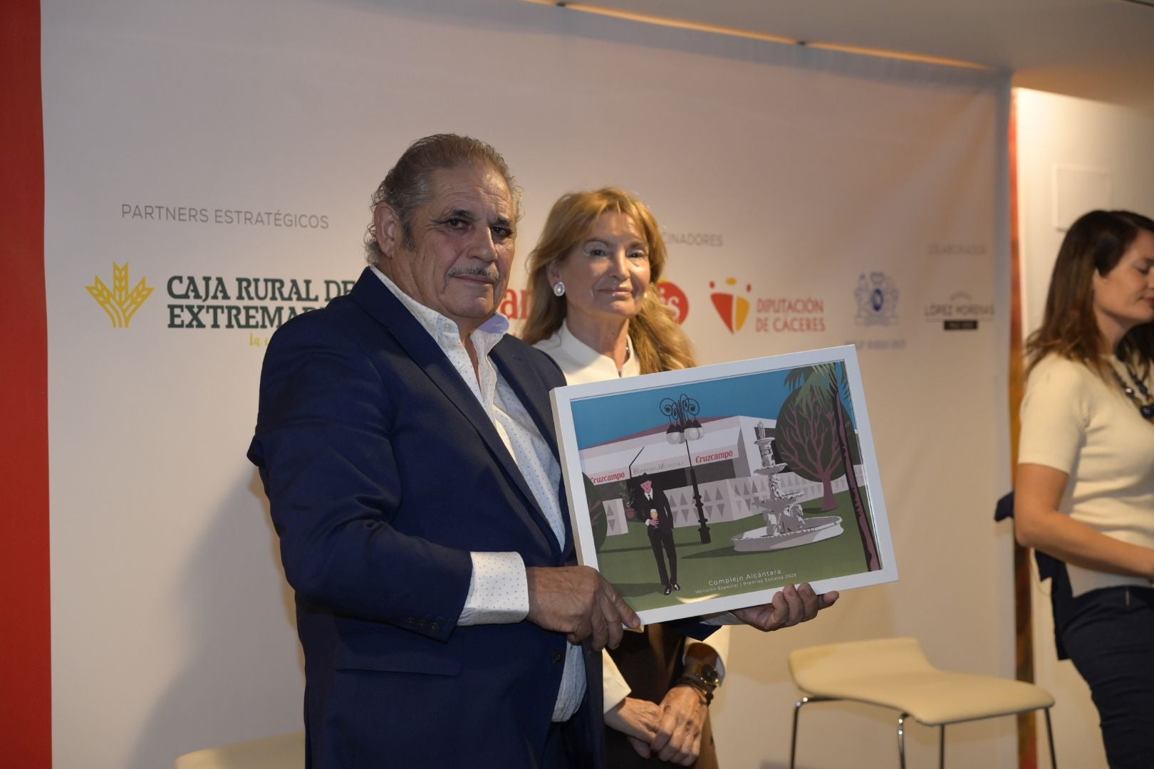 Eloy Guerrero y Loli Cano con la mención Cruzcampo. 