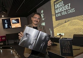 Ángel Márquez, durante la presentación de su fotolibro en la Fundación CB.