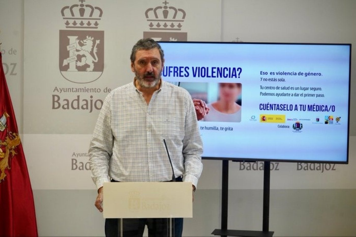 El concejal Juancho Pérez presentó ayer la campaña con motivo del 25N en el Ayuntamiento.