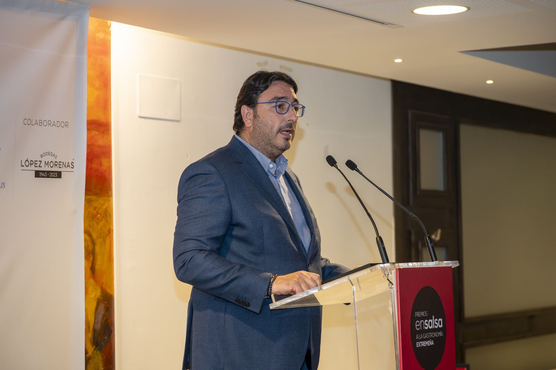 Miguel Manzano recogió el galardón de Tupío.