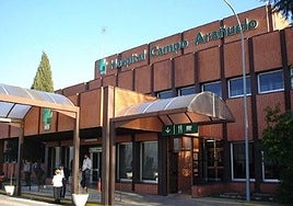 Uno de los accesos del hospital comarcal Campo Arañuelo.