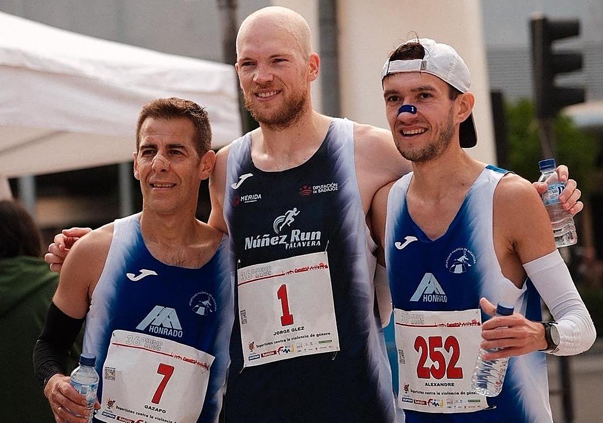 Jorge González gana la media maratón Elvas-Badajoz