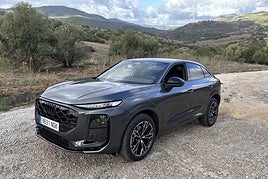 En el frontal con la nueva parrilla y los faros más estrechos, pero más potente, están las diferencias.