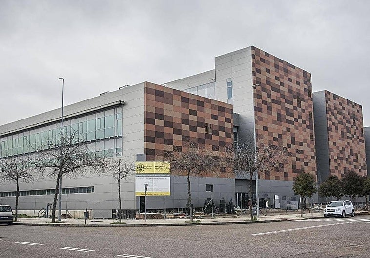 La Audiencia de Badajoz reduce a 20.000 euros la indemnización por mala praxis en una abdominoplastia