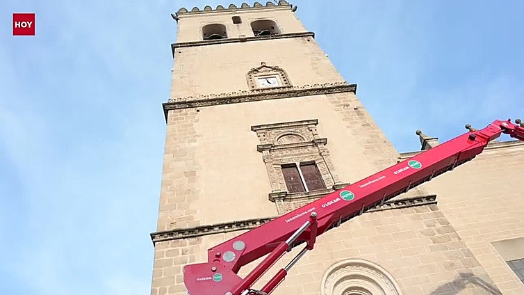 Badajoz cambia su gran árbol de Navidad por un 'photocall' gigante en la plaza de España