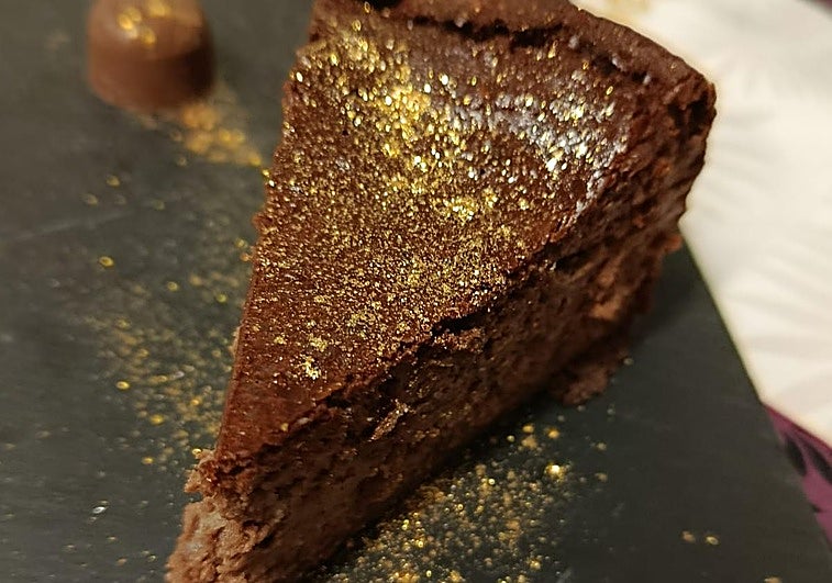En este restaurante de Badajoz se sirve un postre que sabe a Navidad: con polvo de oro y un ingrediente inconfundible