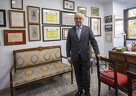 Ignacio Ferrer Cazorla, decano del Colegio Notarial de Extremadura, en su despacho de Cáceres.