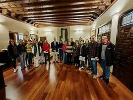 Las asociaciones reciben las llaves de las aulas en la Alcaldía.