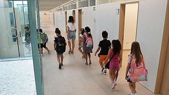 Educación dice que reforzará la autoridad de los docentes ante el hostigamiento de alumnos y familias