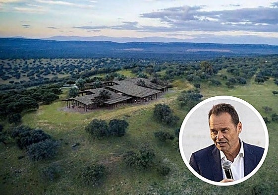 Imagen de una parte del proyecto hotelero en Monfragüe. En el círculo, Víctor Madera.