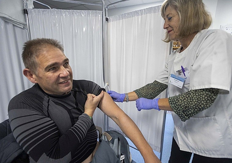 El SES amplía la vacunación de la gripe y la covid por la tarde y sin cita por tercera semana