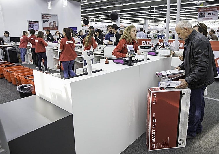 16 meses sin poder acercarse a El Faro para tres mujeres que intentaron robar cuatro iPhone