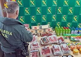 Productos decomisados a los dos detenidos.