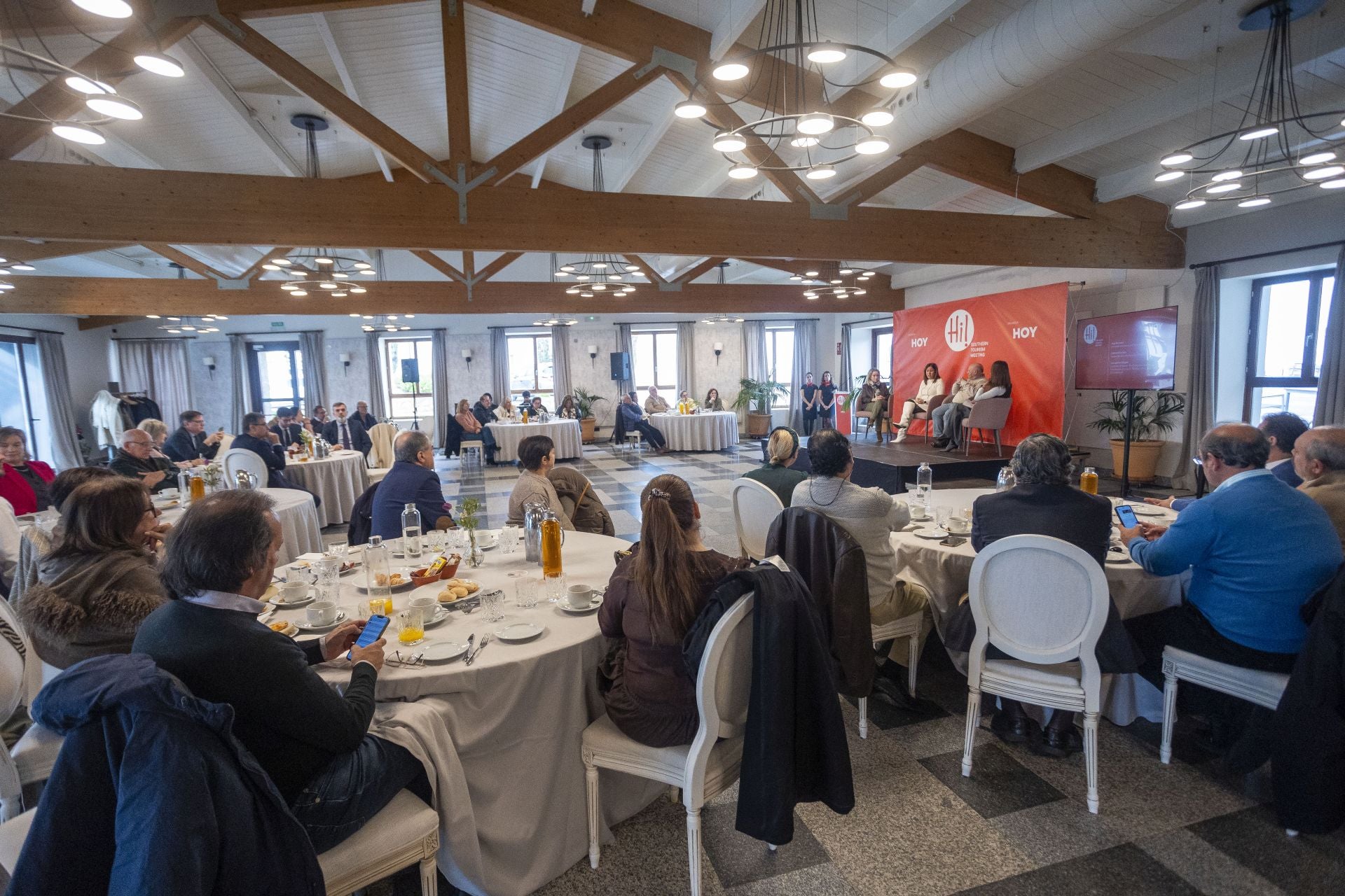 Fotos| Así ha sido el encuentro sobre turismo