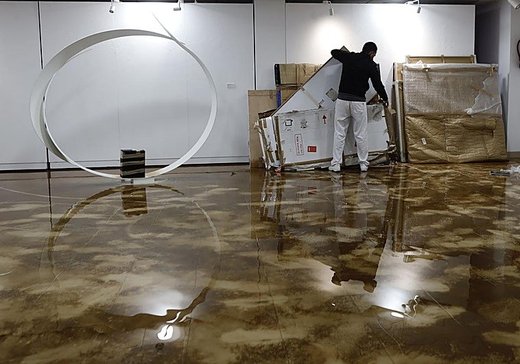 Una fuga de agua daña obras expuestas en el Museo Luis de Morales de Badajoz