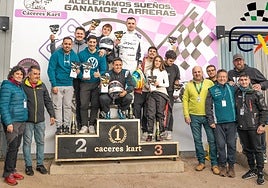Podio final con los ganadores de las Series de Resistencia de Cáceres-