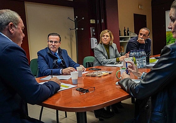 Miguel Ángel Gallardo, candidato del PSOE, en la reunión con Cooperativas Agroalimentarias.