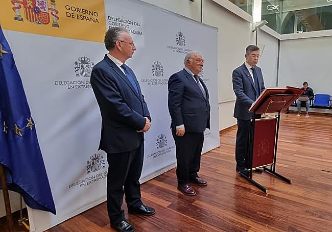 José Luis Quintana, Pere Navarro y José Luis Capilla. HOY