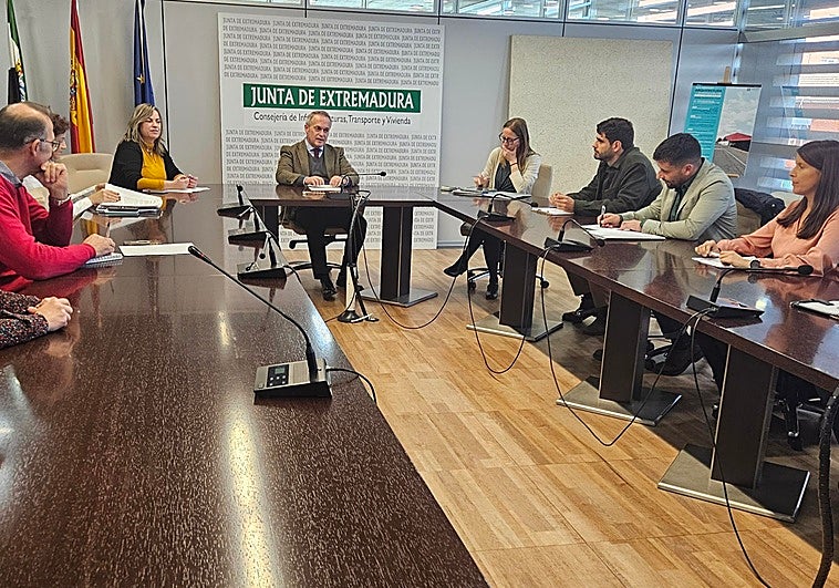 La Junta estudia destinar fondos propios para pagar las ayudas que esperan miles de familias para mejorar sus viviendas