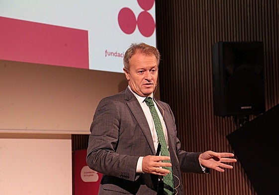 Ramón Sanguino, coordinador del informe sobre la agricultura y la ganadería extremeñas 2024, esta mañana, en la sede de la Fundación CB en Mérida.