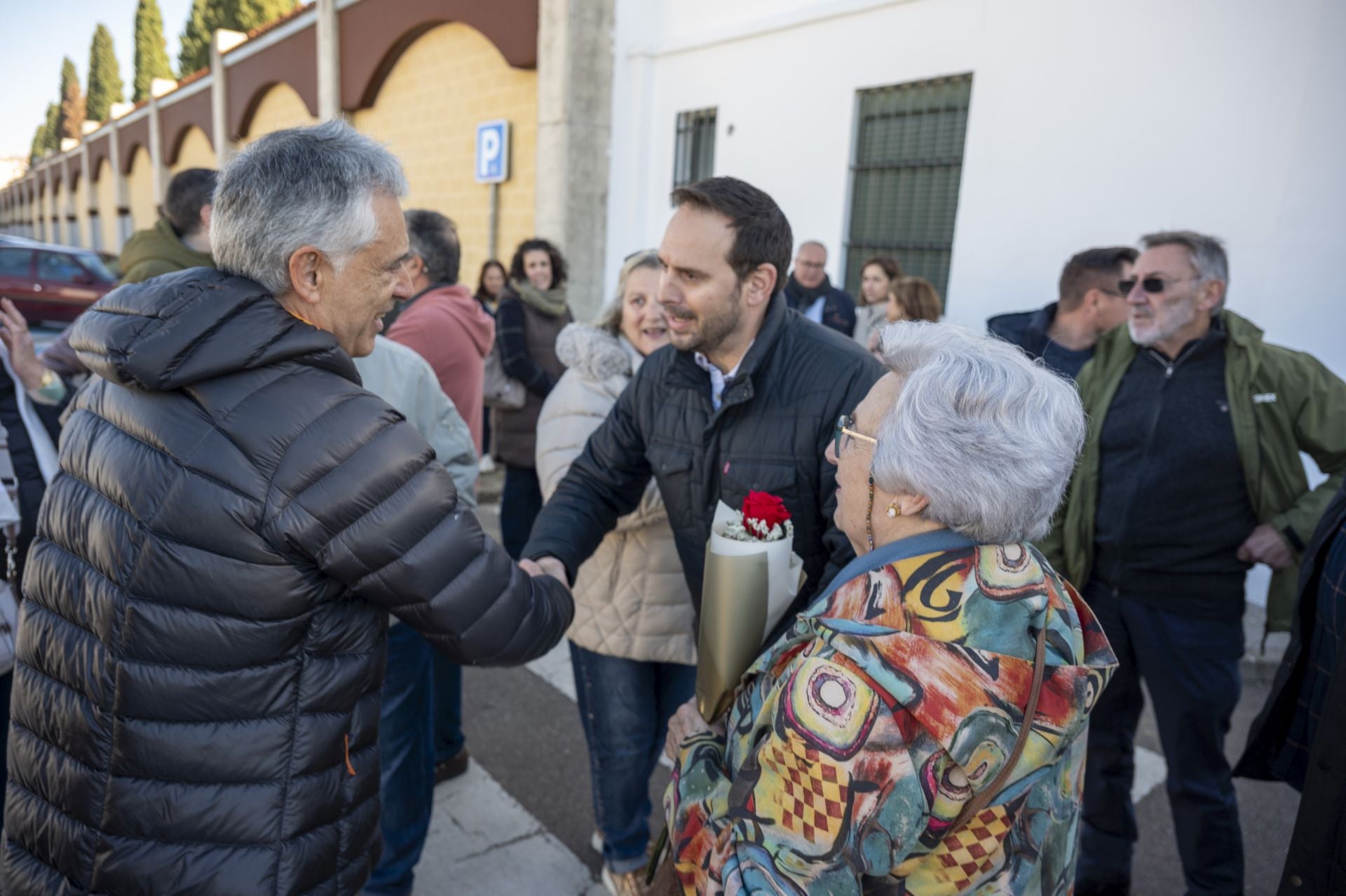 Fotos | La familia de Manuel Guillén Expósito inhuma sus restos en el cementerio de San Juan de Badajoz