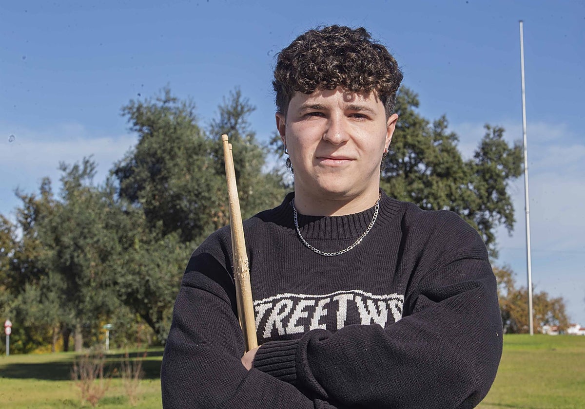 Manu, el batería de Sanguijuelas que salió de las verbenas: «He llegado a tocar con tres grupos en un día»
