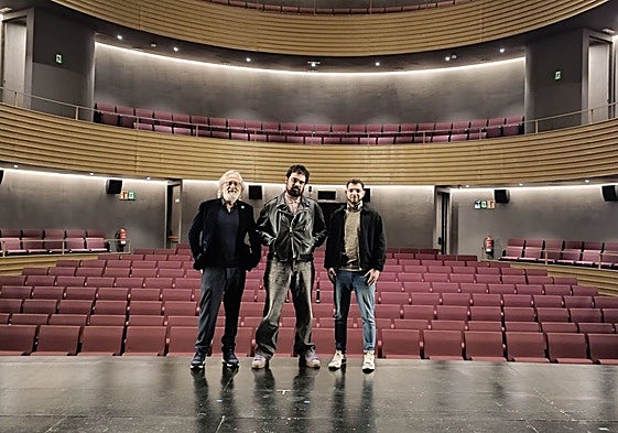 ÁngelBriz, Joseán Moreno y Vahan, esta mañana, en el Teatro María Luisa.