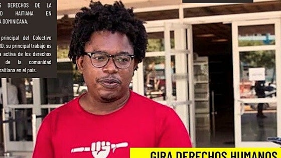 El activista de derechos humanos Roudy Joseph habla en el IES 'Sáenz de Buruaga' de Mérida