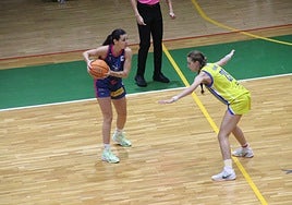 Marta Pérez anotó seis puntos para el Miralvalle.